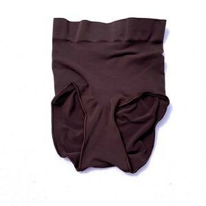 Skims Seamless Sculpt Mid Waist Brief Shapewear US Size XXS/XS NWOT Brown